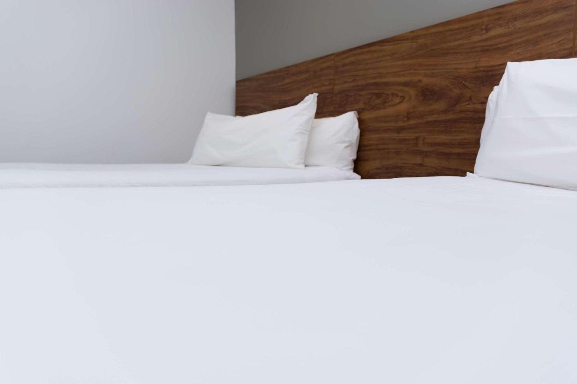 Park Inn By Radisson Los Olivos De فالينار المظهر الخارجي الصورة