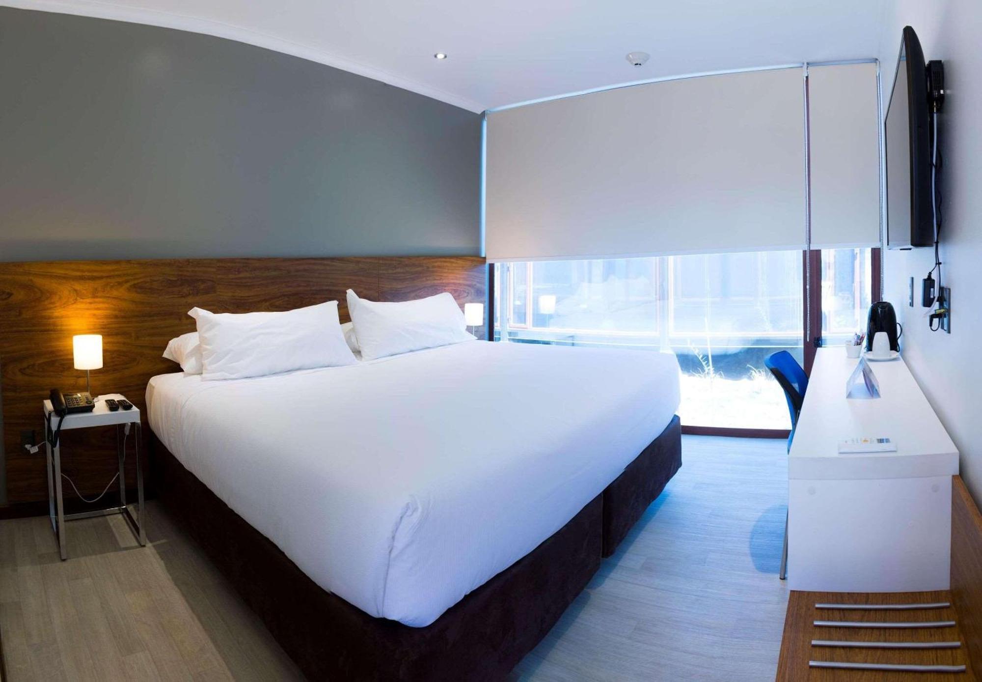 Park Inn By Radisson Los Olivos De فالينار المظهر الخارجي الصورة