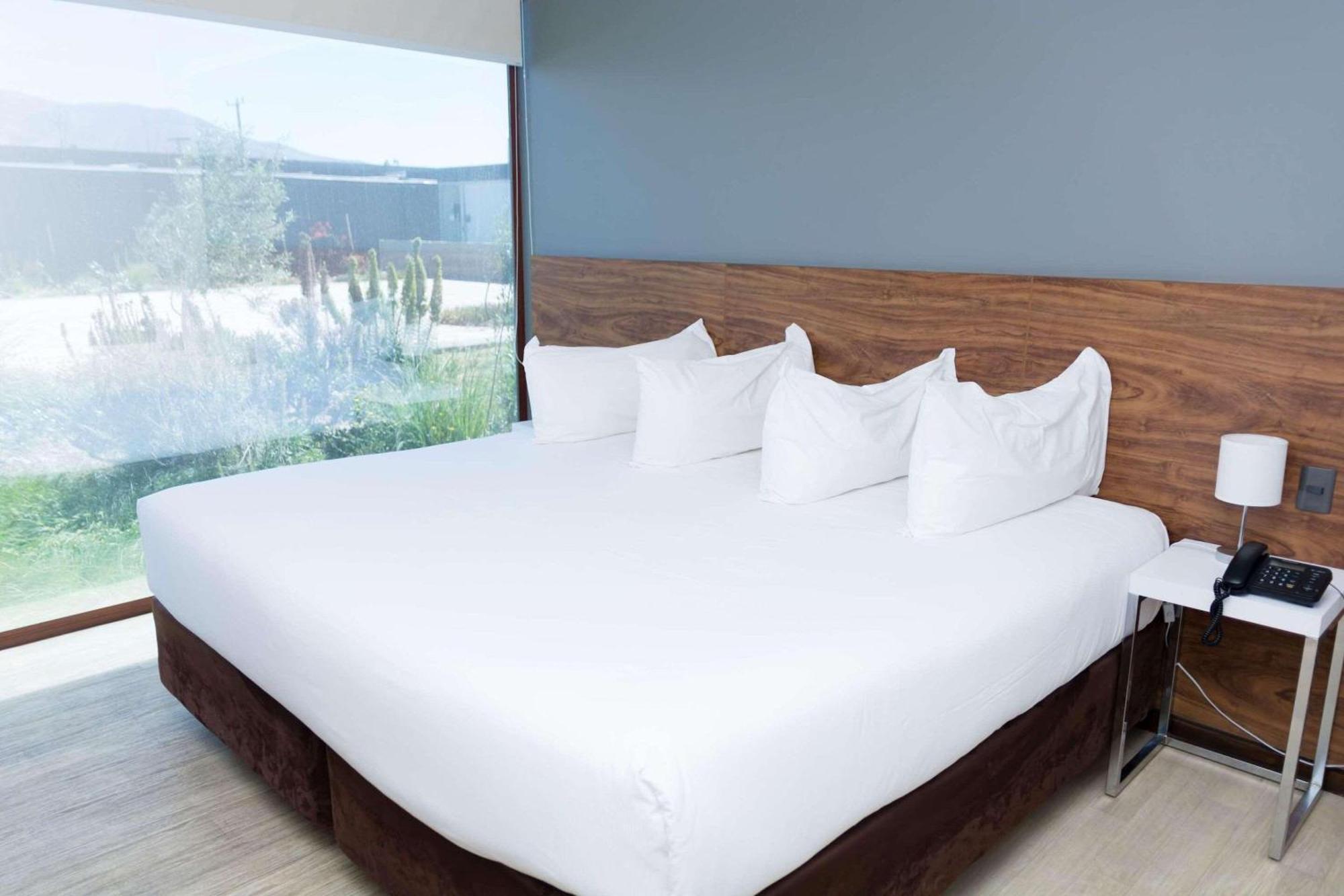 Park Inn By Radisson Los Olivos De فالينار المظهر الخارجي الصورة