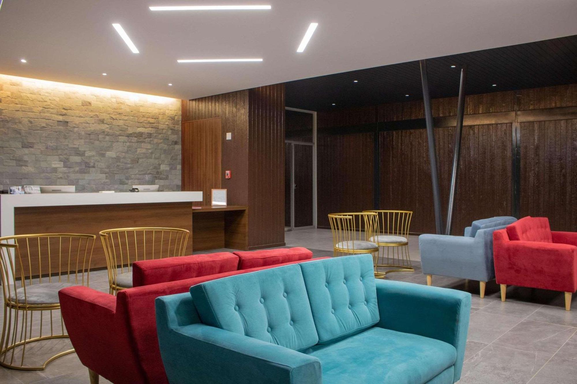 Park Inn By Radisson Los Olivos De فالينار المظهر الخارجي الصورة